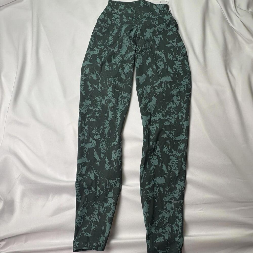 Nike One Women's High-Waisted7/8 Printed Leggings Green Size XS (Item 37-74-75)